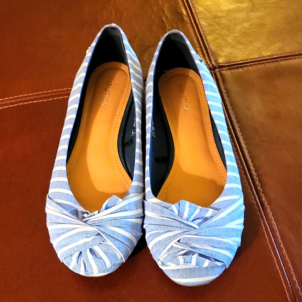 Nautica Blue & White Striped Size 8 flats
